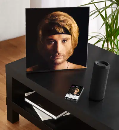 cadre et smartphone iiconi johnny Halliday rivière ouvre ton lit